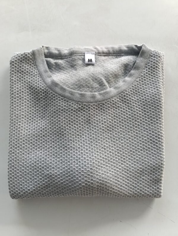 1000115719 Playera tejida color gris texturizada