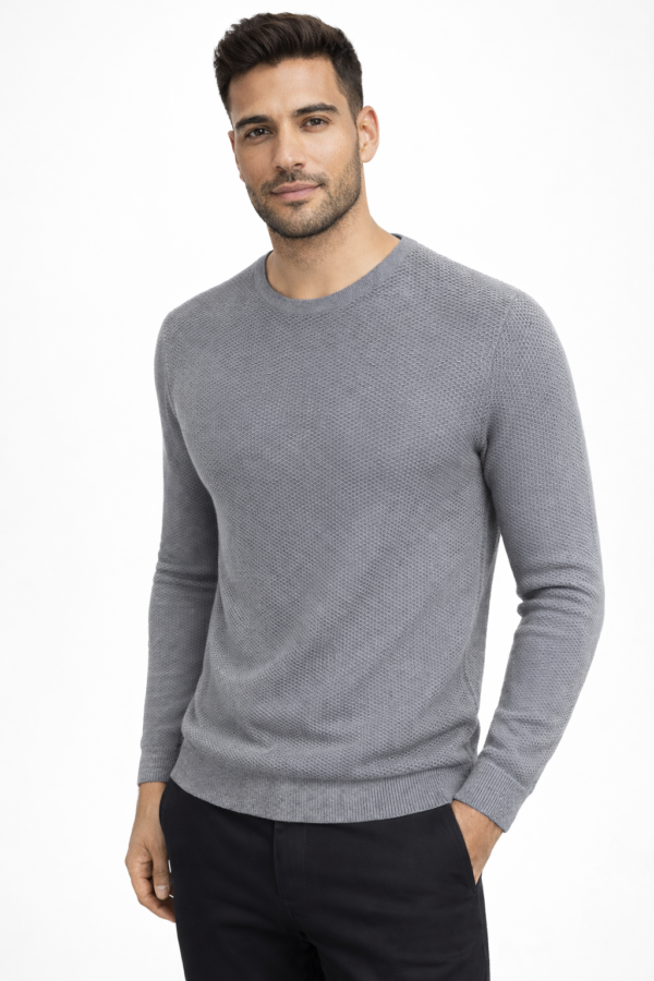 27a32a88-c8a6-4541-8dc0-ff923338e975 Playera tejida color gris texturizada