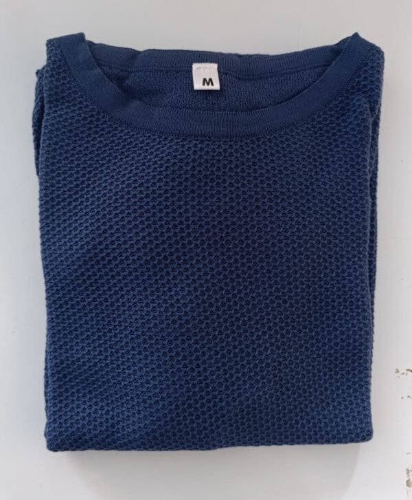Playera tejida  texturizada color azul petroleo
