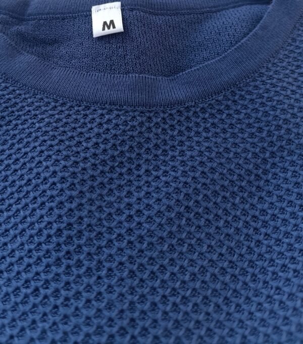 Playera tejida  texturizada color azul petroleo
